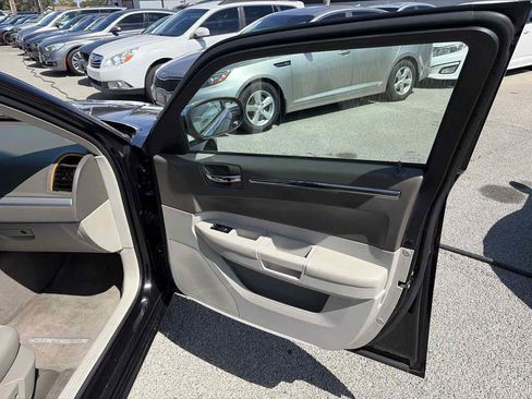 Used 2010 Chrysler 300 Touring RWD image 24