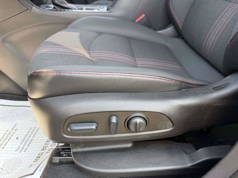 Used 2023 Chevrolet Equinox RS AWD/4WD image 16