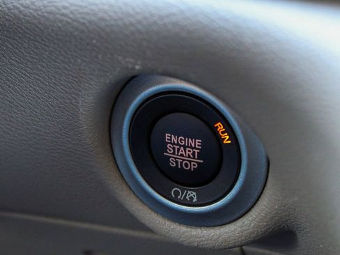 Used 2024 Chrysler Pacifica Touring-L FWD image 22