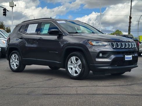 Used 2022 Jeep Compass Latitude image 30