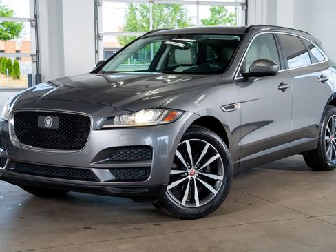 Used 2019 Jaguar F-PACE Prestige AWD/4WD image 2