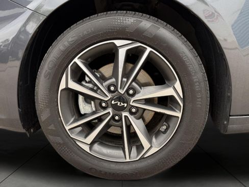 Used 2024 Kia Forte LXS w/ LXS Technology Package FWD image 7