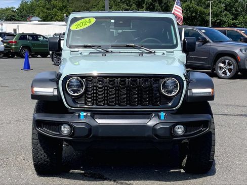 Used 2024 Jeep Wrangler Unlimited AWD/4WD image 3