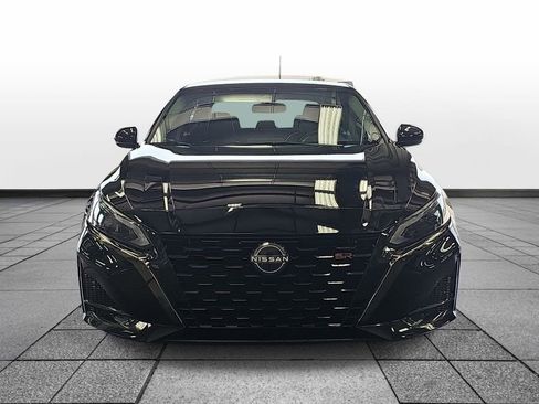 Used 2023 Nissan Altima 2.5 SR FWD image 2