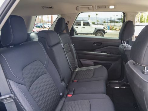 Used 2024 Nissan Pathfinder S FWD image 18