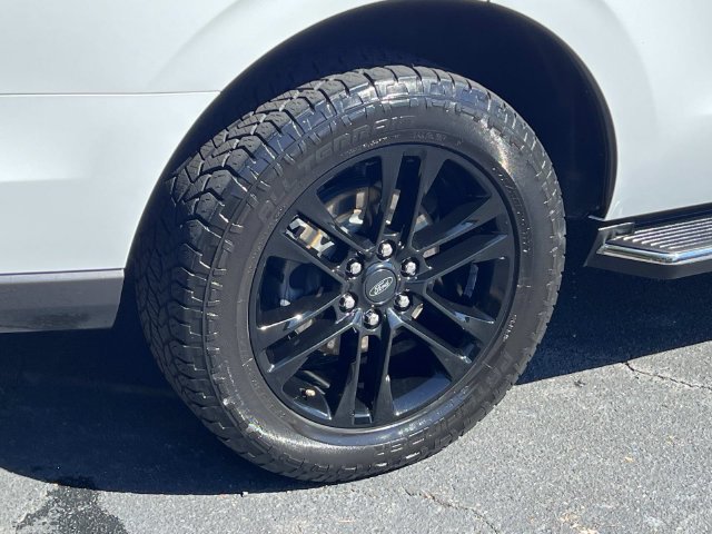 Used 2023 Ford Expedition XLT AWD/4WD image 5