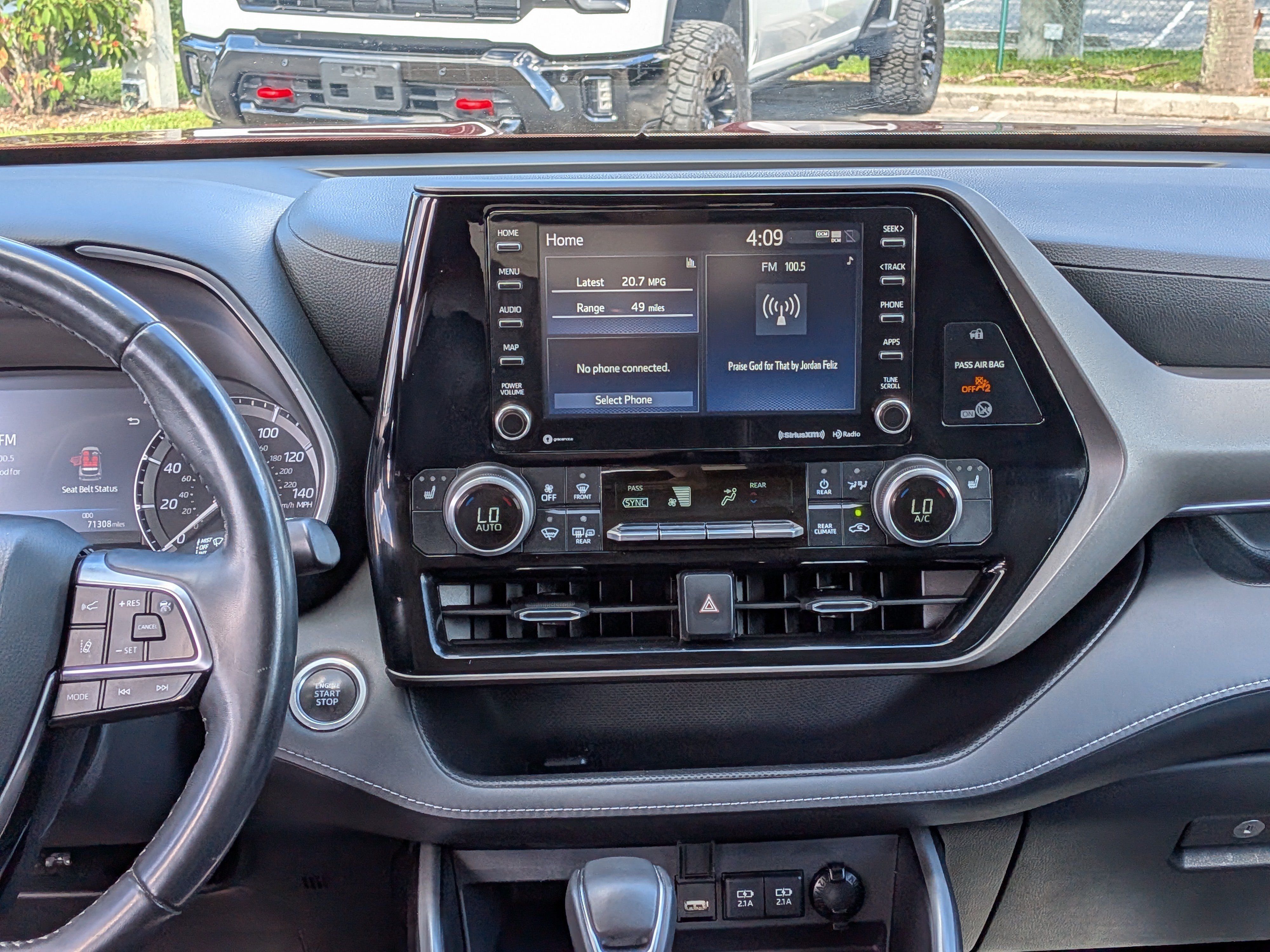 Used 2020 Toyota Highlander XLE AWD/4WD image 20