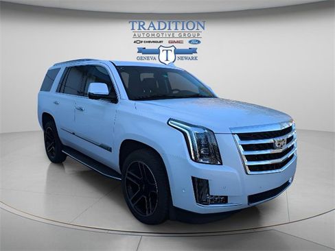 Used 2020 Cadillac Escalade Luxury image 7