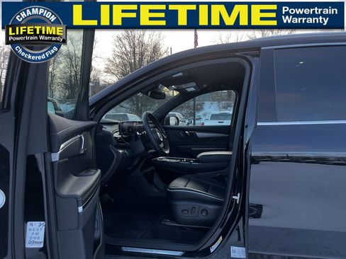 Used 2025 Buick Enclave Preferred image 22