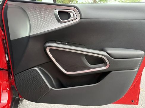 Certified 2025 Kia Soul LX w/ LX Technology Package FWD image 28