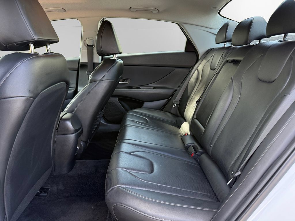 Used 2025 Hyundai Elantra Limited FWD image 13