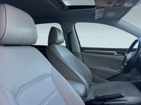 Used 2017 Volkswagen Passat 1.8T SE w/ SE Lighting Package image 30