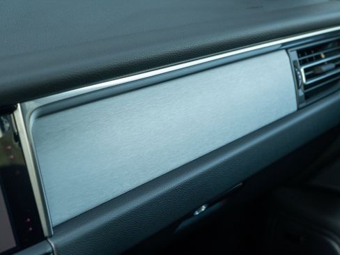 Certified 2026 Porsche Macan image 22