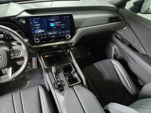 Certified 2026 Lexus TX 500h AWD image 18