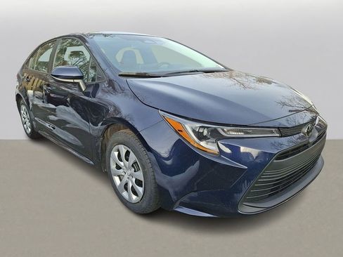 Used 2023 Toyota Corolla LE FWD image 3