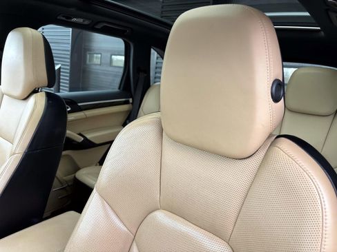 Used 2017 Porsche Cayenne image 21