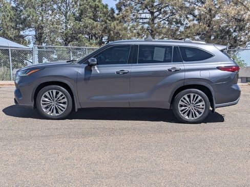 Used 2021 Toyota Highlander Platinum image 8