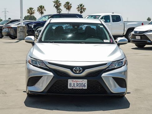 Used 2019 Toyota Camry SE w/ Carpet Mat Package FWD image 2