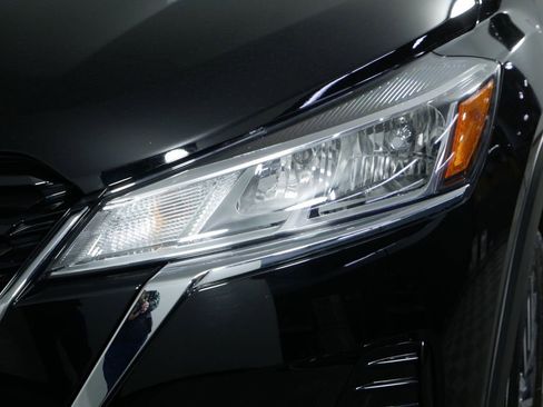 Used 2022 Nissan Kicks SV FWD image 14