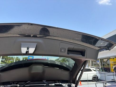 Used 2023 Cadillac XT4 Premium Luxury FWD image 13
