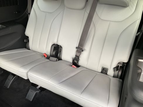 Used 2025 Hyundai Palisade SEL AWD/4WD image 41