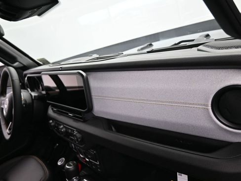 Used 2024 Jeep Gladiator Sport image 18