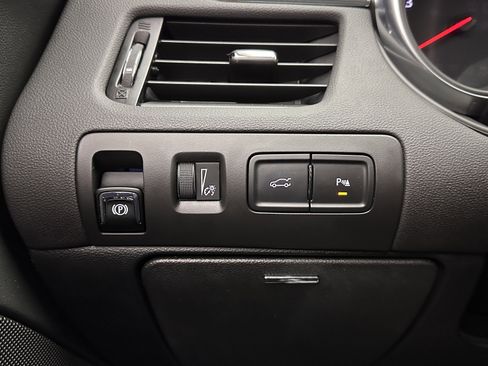 Used 2018 Chevrolet Impala Premier w/ Premier Convenience Package image 22