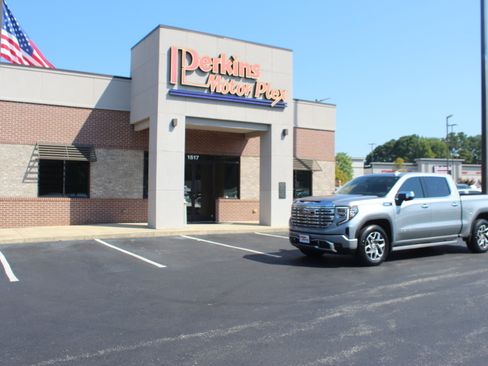 Used 2023 GMC Sierra 1500 Denali w/ Technology Package AWD/4WD image 40