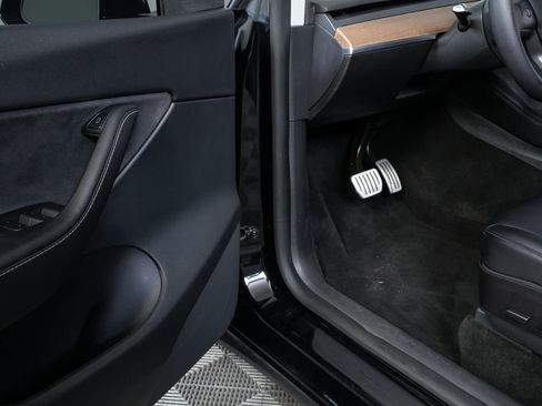 Used 2021 Tesla Model Y Performance image 34