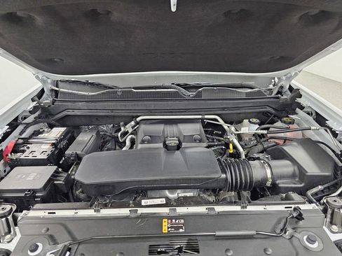 Used 2025 Chevrolet Colorado W/T w/ WT Custom Package RWD image 12
