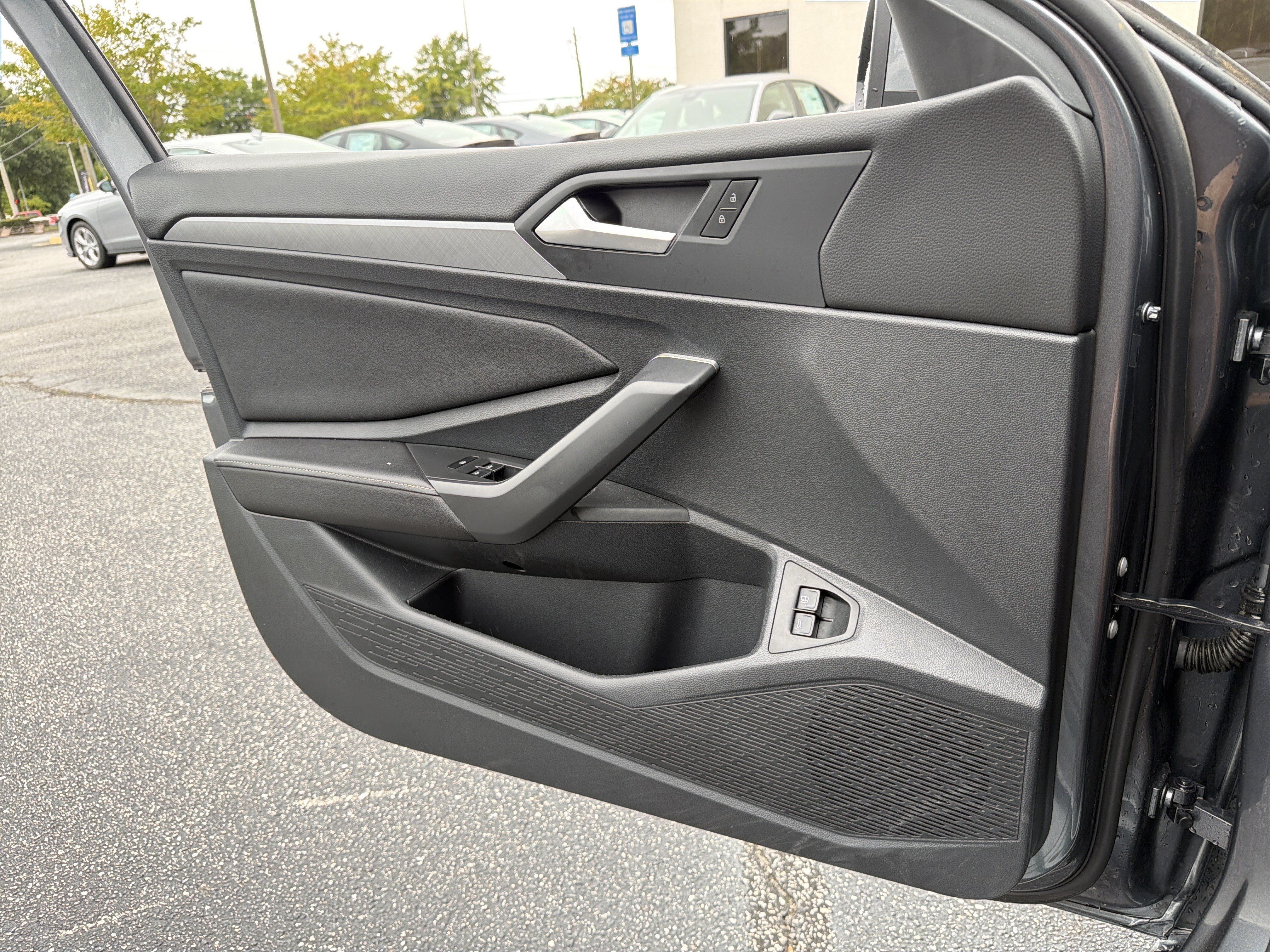 Used 2023 Volkswagen Jetta SE FWD image 14