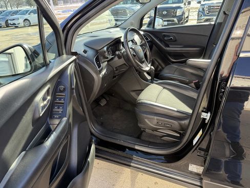 Used 2019 Chevrolet Trax LT w/ LT Convenience Package image 5