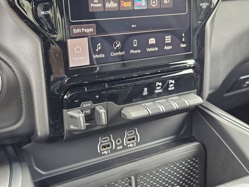 New 2026 RAM 1500 Laramie AWD/4WD image 26