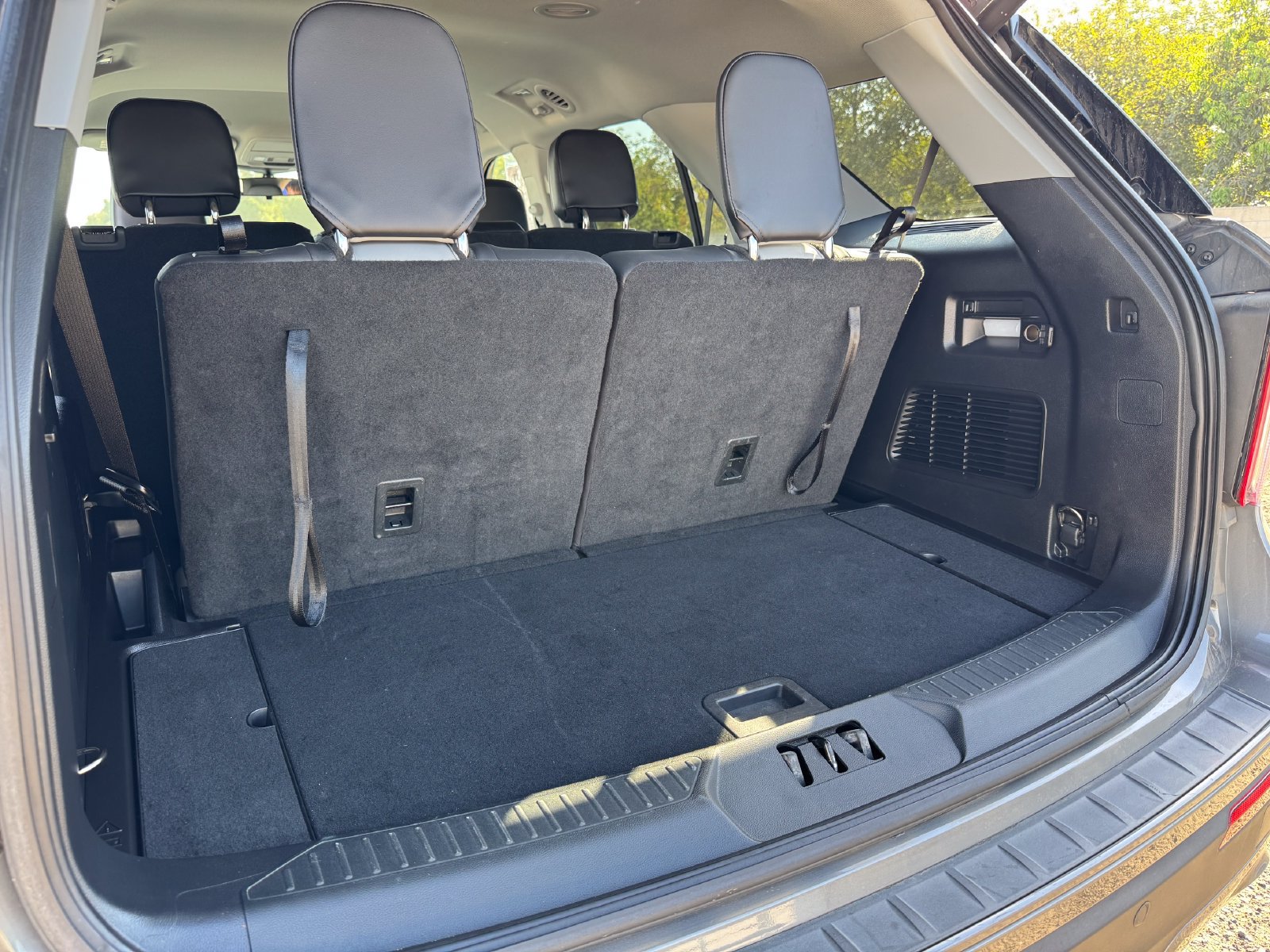 Certified 2021 Ford Explorer XLT w/ Equipment Group 202A RWD image 16