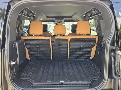 Used 2023 Land Rover Defender 110 V8 AWD/4WD image 13