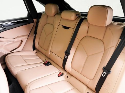 Used 2025 Porsche Macan image 27