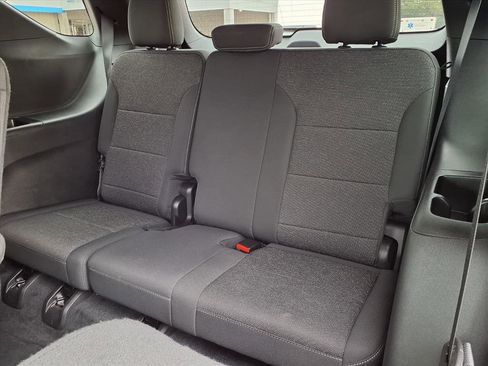 Used 2025 Chevrolet Traverse LT image 19