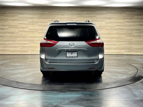 Used 2019 Toyota Sienna LE FWD image 19