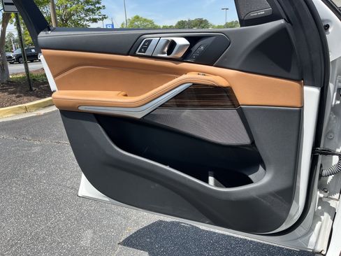 Used 2024 BMW X5 sDrive40i w/ Premium Package image 11