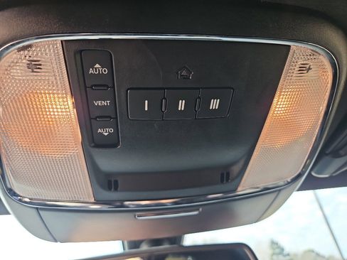 Used 2023 Dodge Charger R/T w/ Blacktop Package image 18