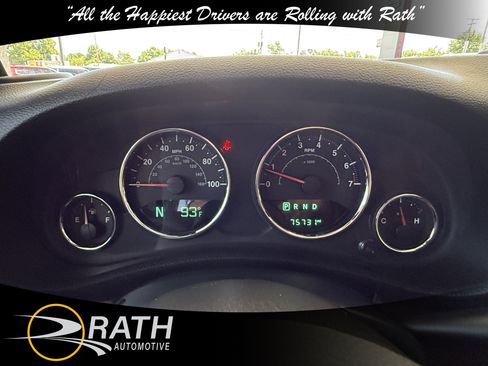 Used 2018 Jeep Wrangler Unlimited Rubicon w/ Connectivity Group AWD/4WD image 16