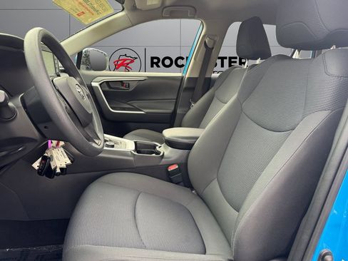 Used 2019 Toyota RAV4 LE AWD/4WD image 10