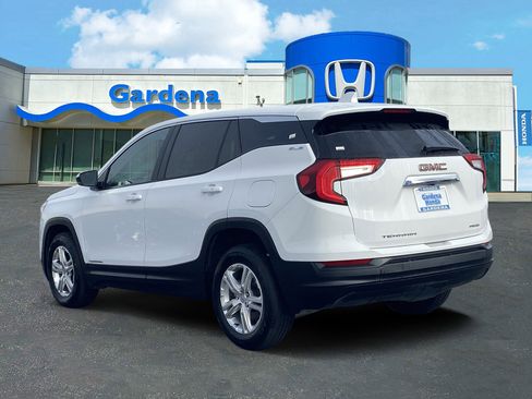 Used 2024 GMC Terrain SLE image 4