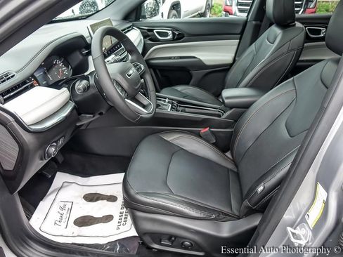 Used 2023 Jeep Compass Limited w/ Sun and Sound Group AWD/4WD image 10