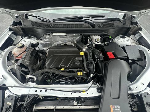 Used 2025 Chevrolet Trax LT w/ LT Convenience Package FWD image 33