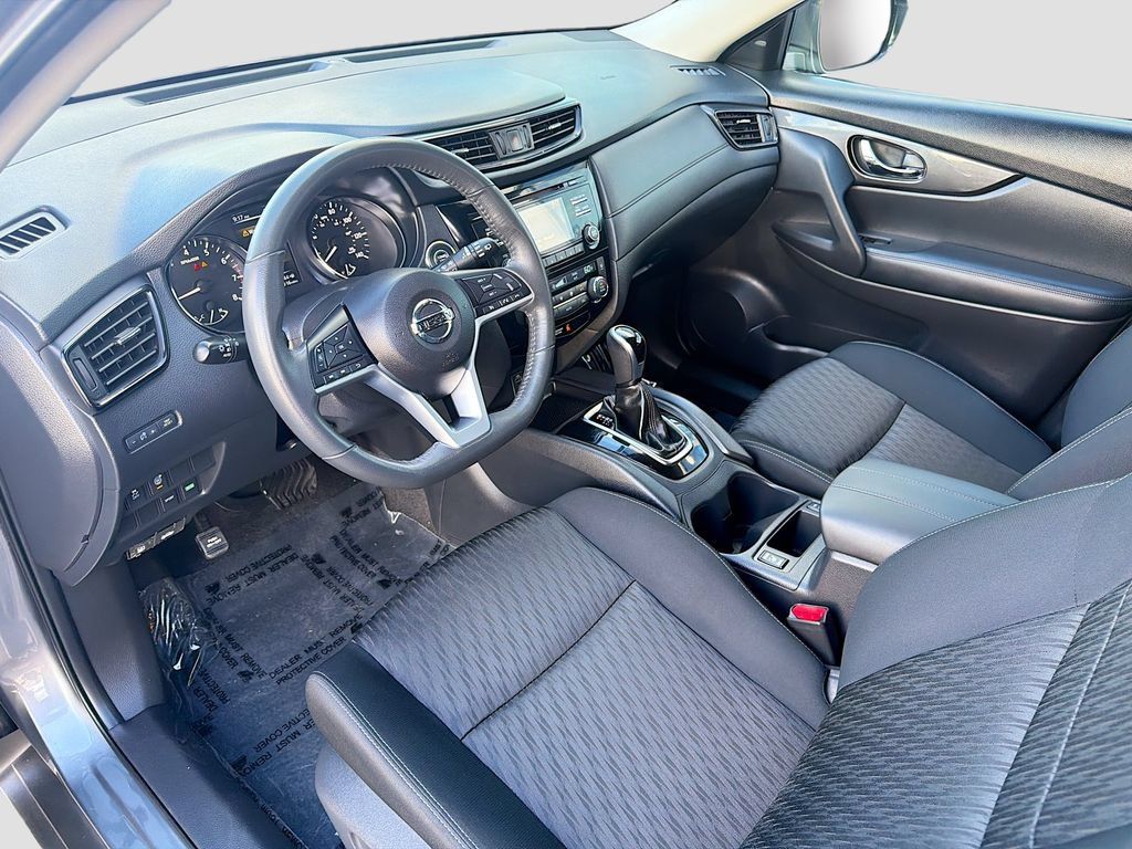 Used 2017 Nissan Rogue SV FWD image 9