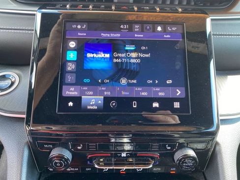 Used 2024 Jeep Grand Cherokee Laredo w/ Luxury Tech Group I AWD/4WD image 25