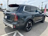 Used 2024 Kia Telluride EX w/ EX Captain's Chair Package image 4