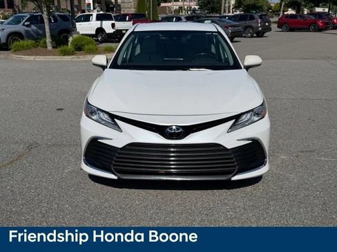 Used 2022 Toyota Camry XLE FWD image 2