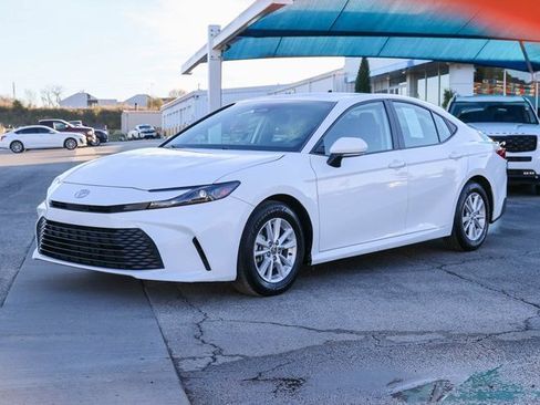 Used 2025 Toyota Camry LE image 6